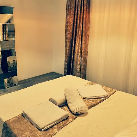 Hera Suites Apartment *