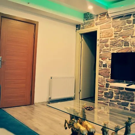 Hera Suites *