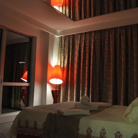 Hera Suites *