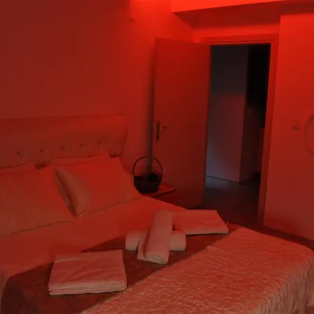 Hera Suites Apartment *