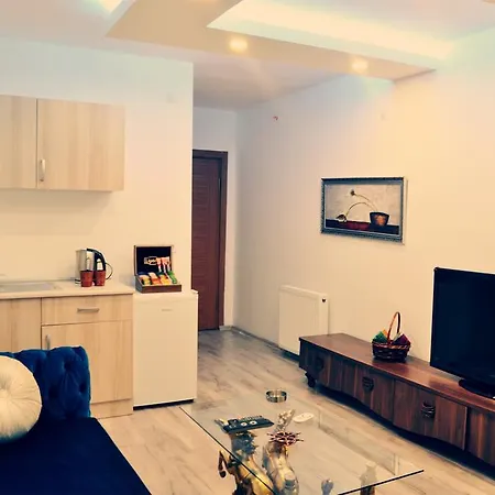 Hera Suites *
