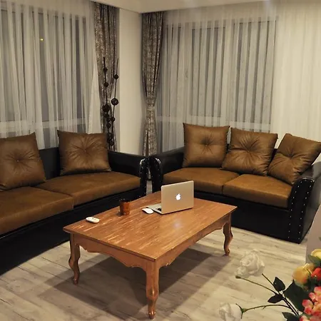 Hera Suites Apartment *