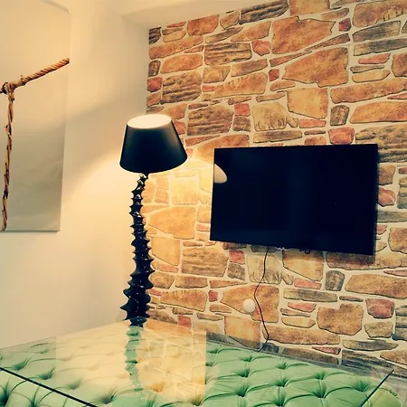 Hera Suites *