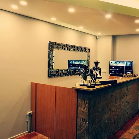 Hera Suites Apartment *