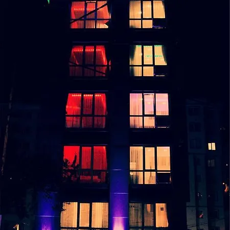 Hera Suites *
